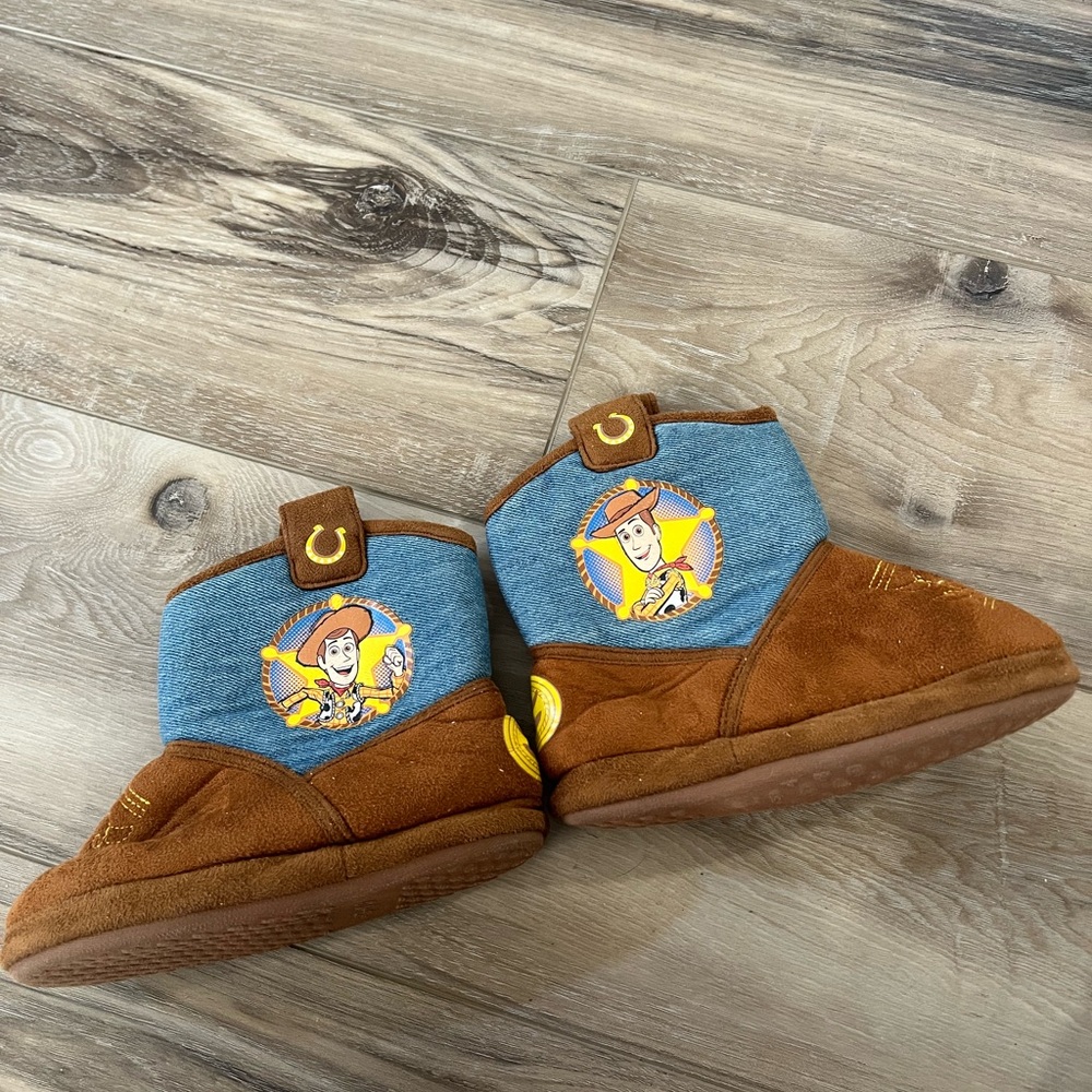 Toy Story Woody slippers size 9-10